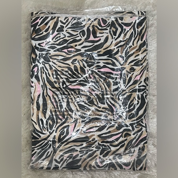 NWT Lilly Pulitzer UPF 50 Luxletic Blythe Top Can You Zee Me - Picture 9 of 11